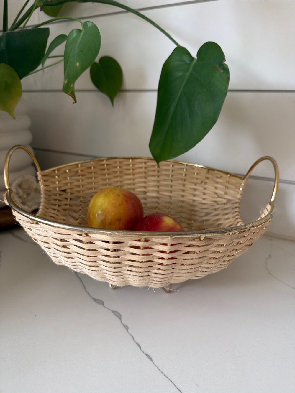 Wicker Grass Woven Basket Fruits Home Decor with Legs
